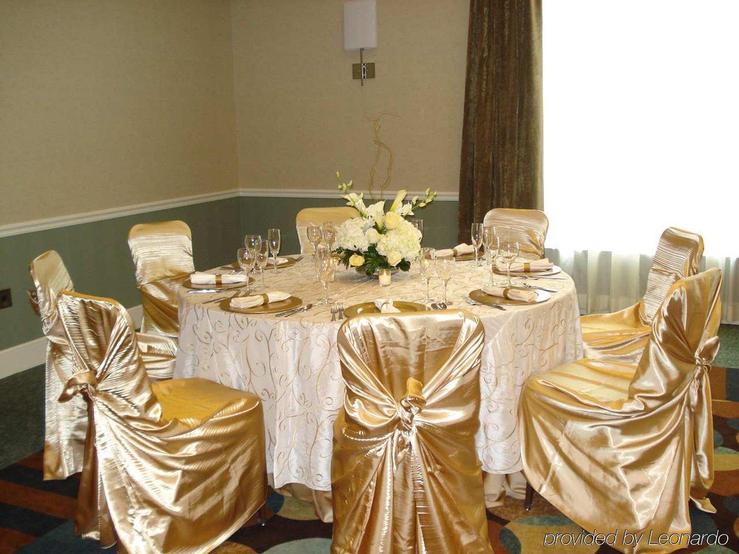 Hilton Garden Inn Detroit/Novi Restoran fotoğraf
